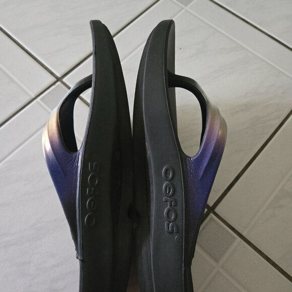 Oofos Oohlala Luxe Thong Sandals 10 - Picture 4 of 6